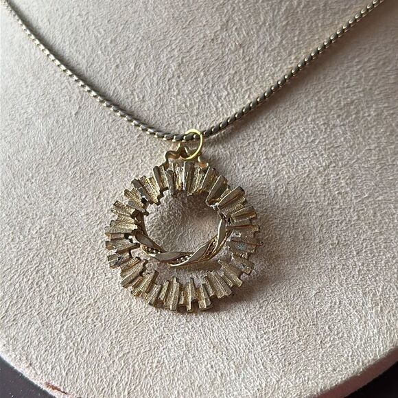 Vintage Necklace with  Double Hoop Pendant! - Picture 2 of 8